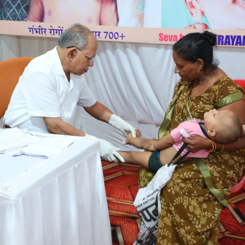 Narayan Limb Distribution Camp Lucknow 006