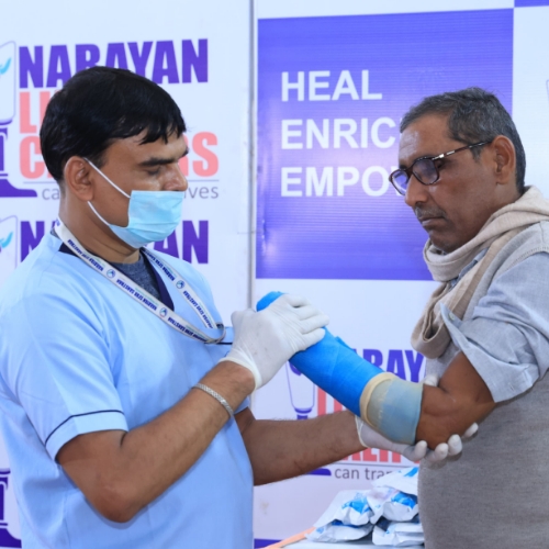 Narayan Limb Distribution Camp Agra 02