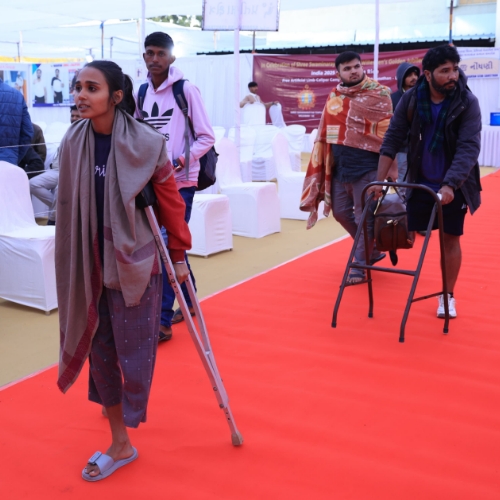 Narayan Limb Distribution Camp Bhuj 003