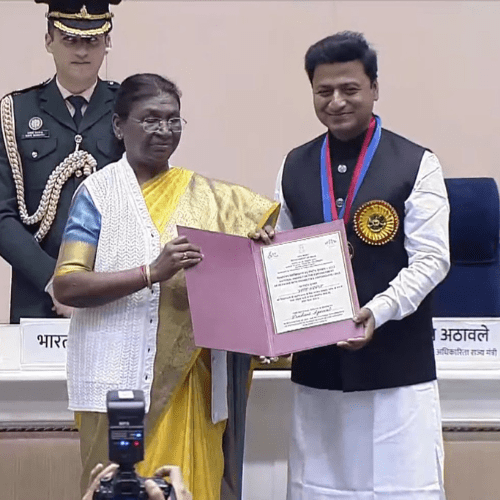 'ಅಂಗವಿಕಲ ವ್ಯಕ್ತಿಗಳ ಸಬಲೀಕರಣ'ಕ್ಕಾಗಿ ಪ್ರಶಾಂತ್ ಅಗರ್ವಾಲ್ ಅವರಿಗೆ ರಾಷ್ಟ್ರೀಯ ಪ್ರಶಸ್ತಿ ಲಭಿಸಿದೆ.